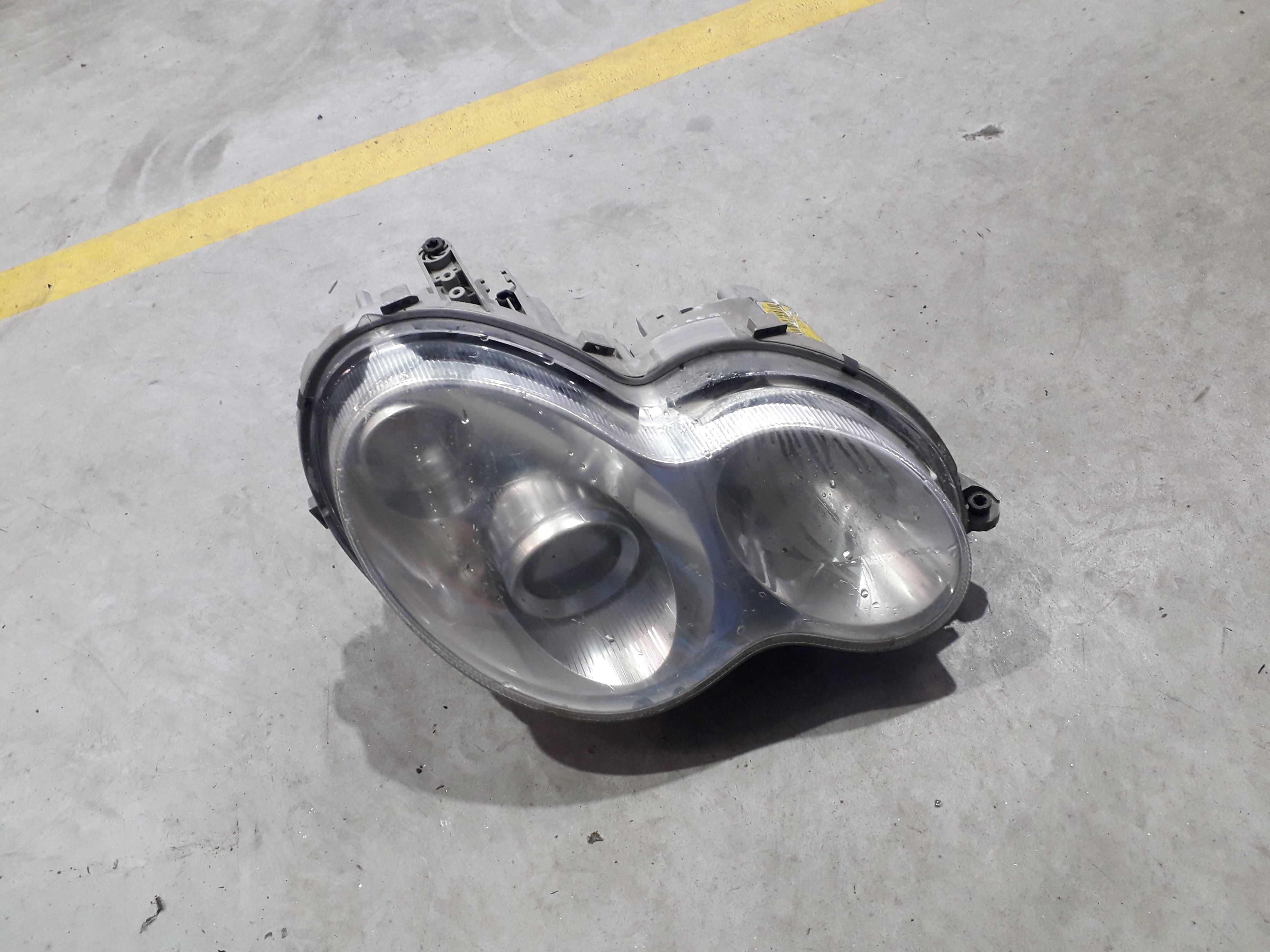 Farol Mercedes c-220