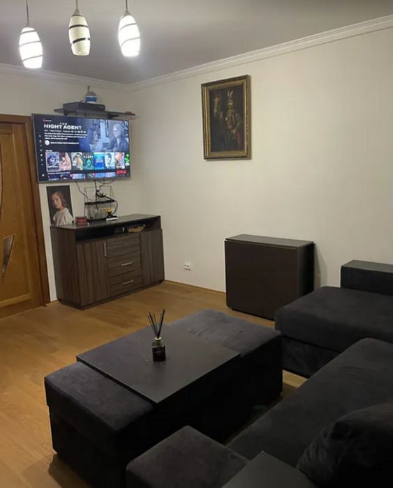 Продаж 3к квартири 76 кв. м на вул. Карпенка