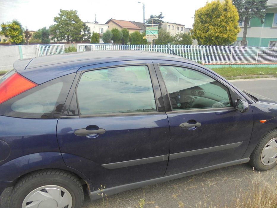 Ford Focus MK1 przed lift niebieski granatowy H8 1.4 benzyna na części