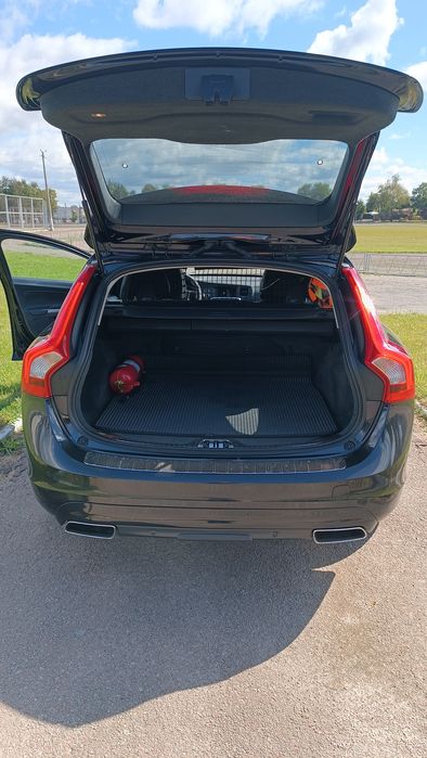 Автомобіль Volvo V60 D4
