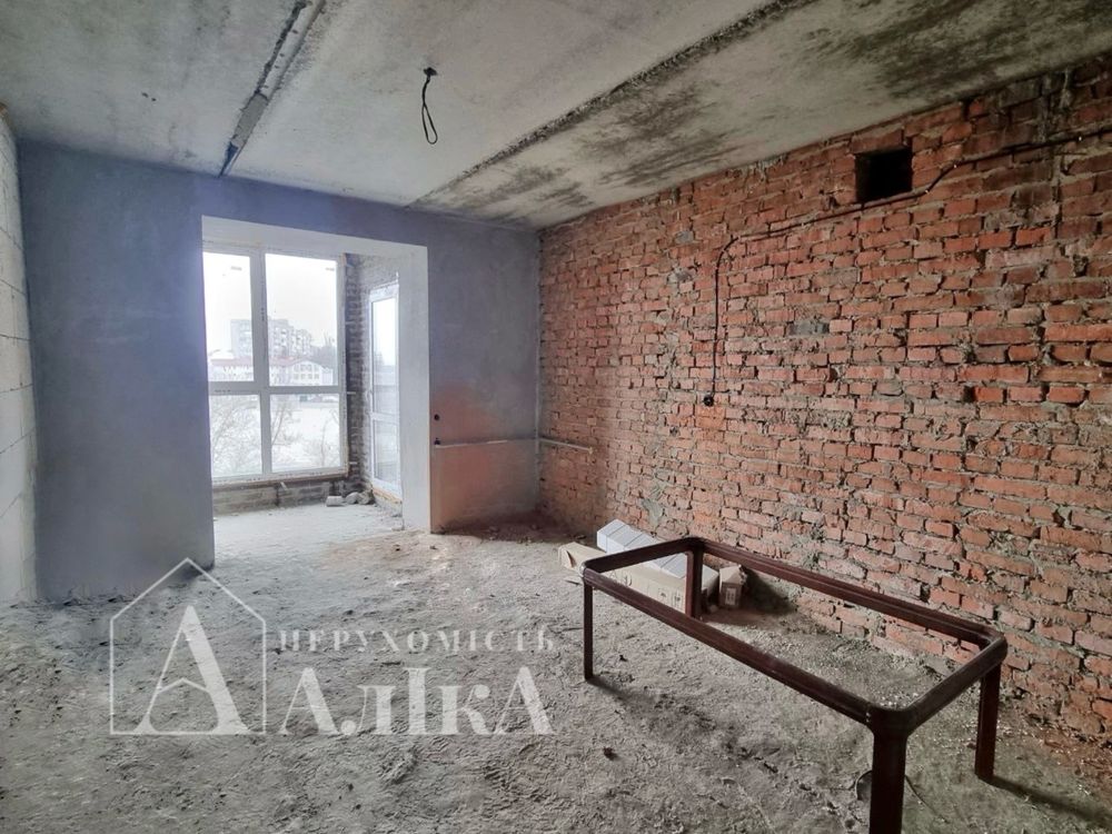 Продам велику 1-кімнатну квартиру в новобудові центрі!