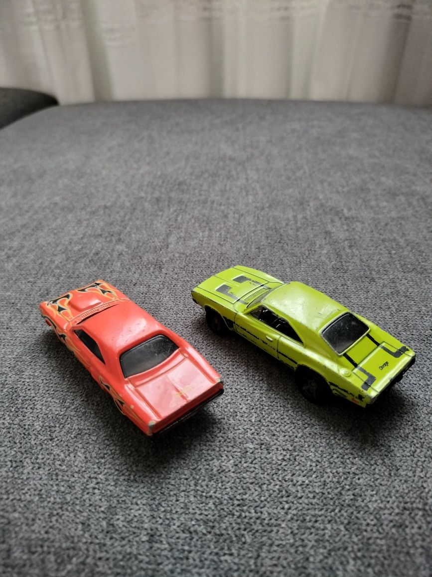 Hot Wheels '69 Dodge Charger 500 e '69 Dodge Coronet Superbee