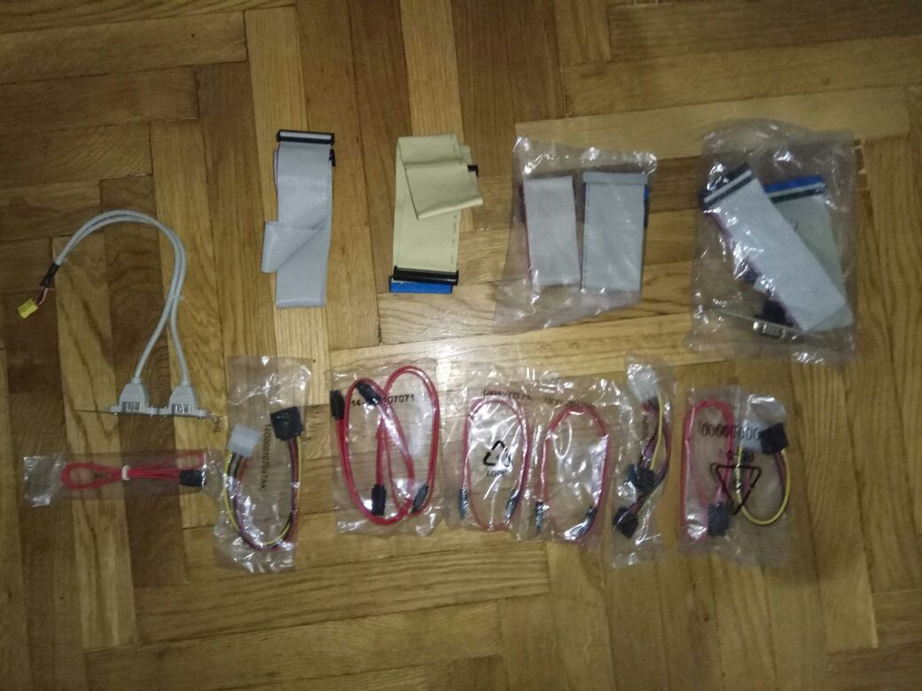 Продам шлейфи к компютеру SATA, IDE, на фото