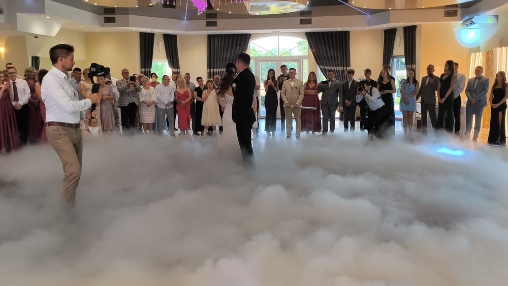 Taniec w chmurach, ciężki dym, fontanna iskier, pistolet CO2