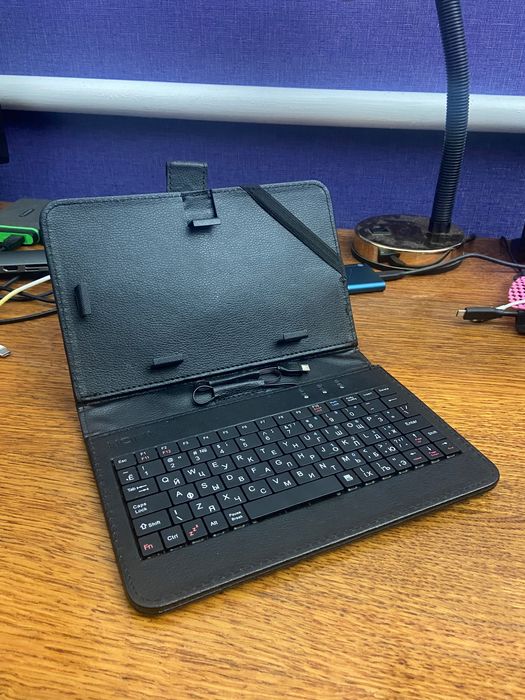 Чохол-клавіатура Nomi KC 0700 для планшета-смартфона