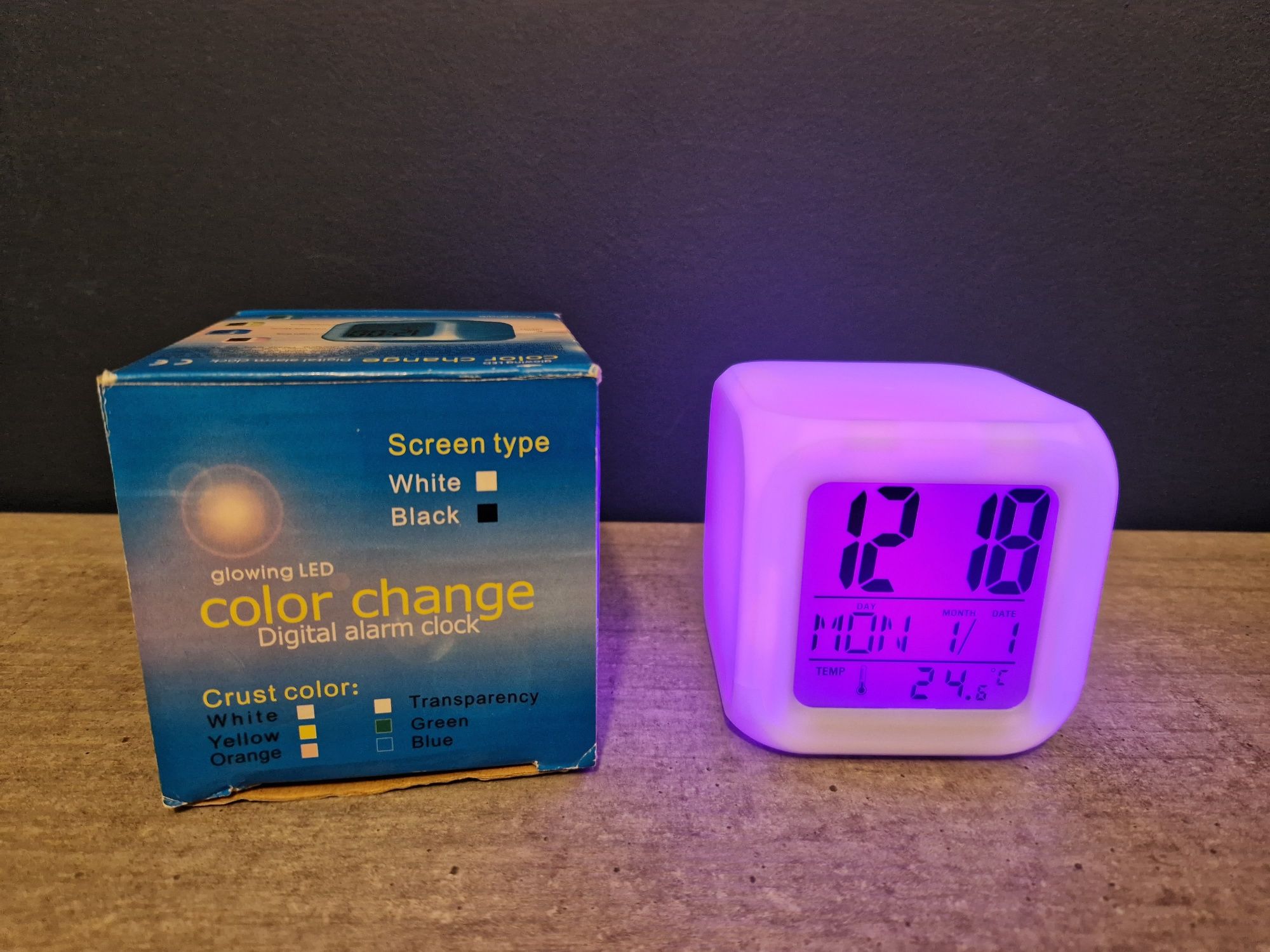 Zegarek LED zmieniajacy kolory