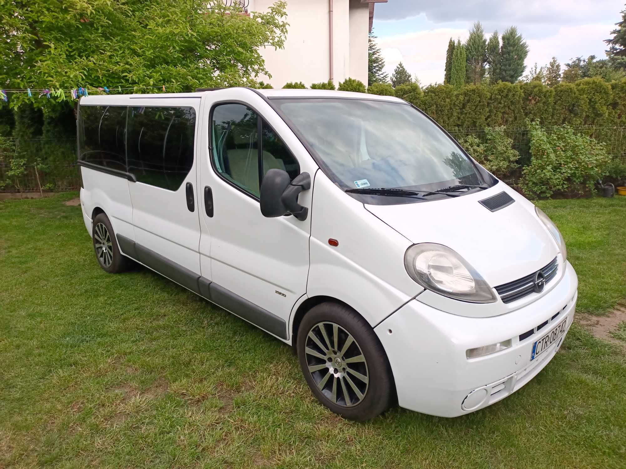 Mini kamper Opel Vivaro long 5 osobowy 2.5 diesel