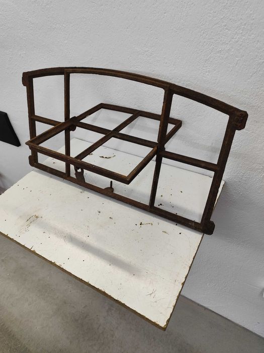 Stare metalowe okno stara rama okienna żeliwna nr 187