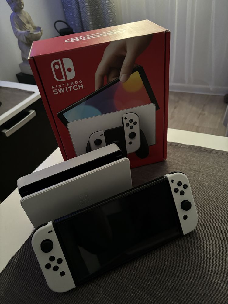 Nintendo switch oled white