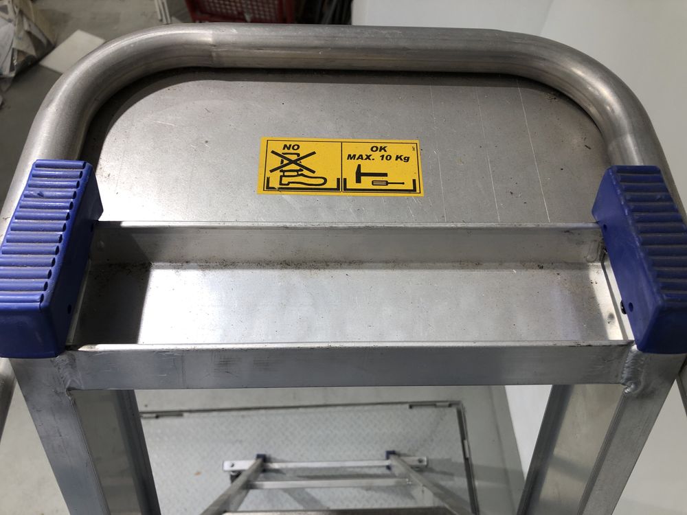 Escada com rodas profissional JORMAX INDUSTRIAL MAX PLUS 4WD