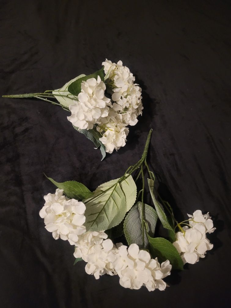 Sztuczne kwiaty białe chortesje 2 bukiety