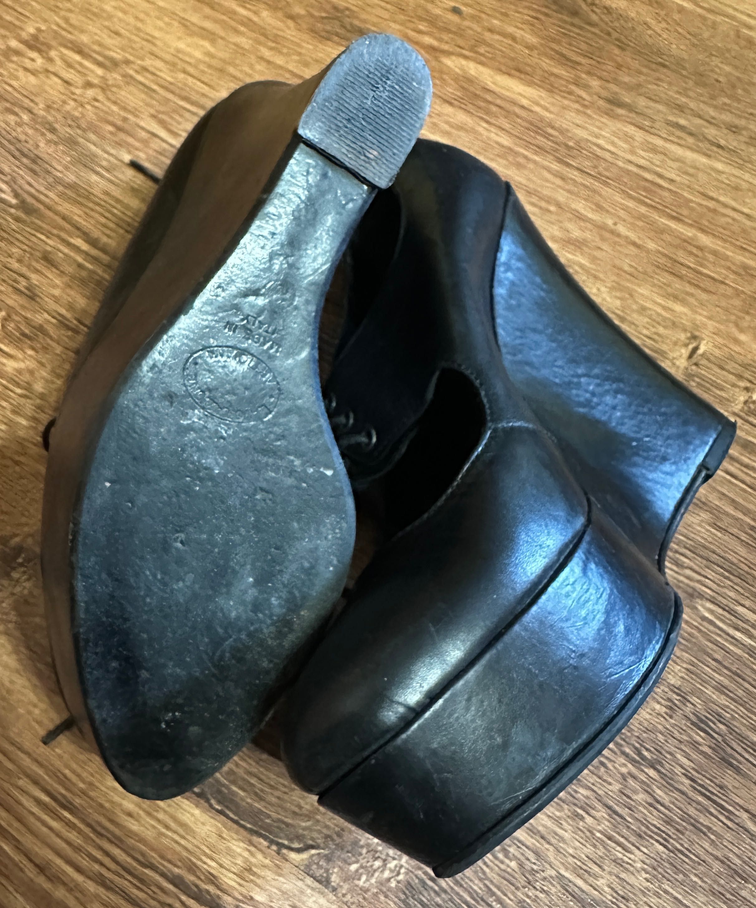 Czarne buty Simple 37 koturna wysoki obcas awangarda gothic wiązane