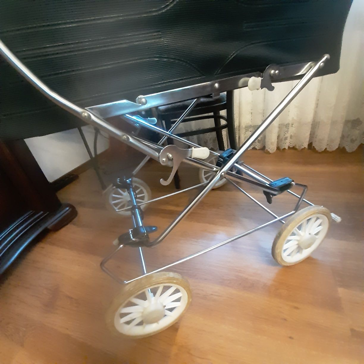 Wózek z PRL stan bardzo.dobry