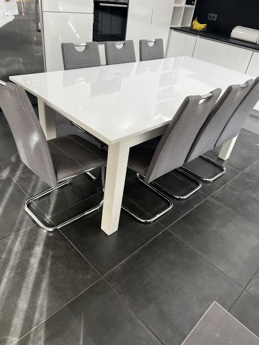 Mesa de jantar c/ cadeiras