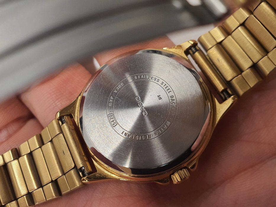 Zegarek Casio LTP-V300G-9A (złoty) - USZKODZONE SZKIEŁKO