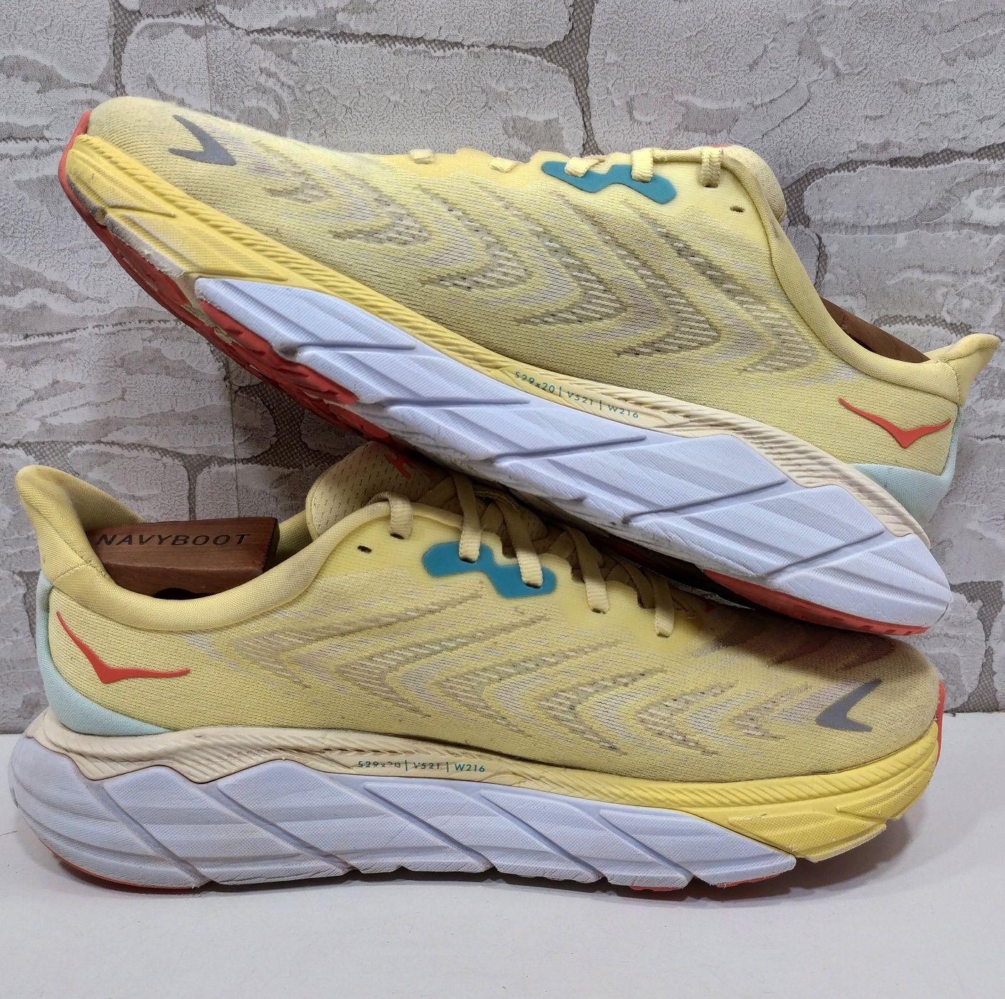 кросівки Hoka Arahi 6 42р/26.5см