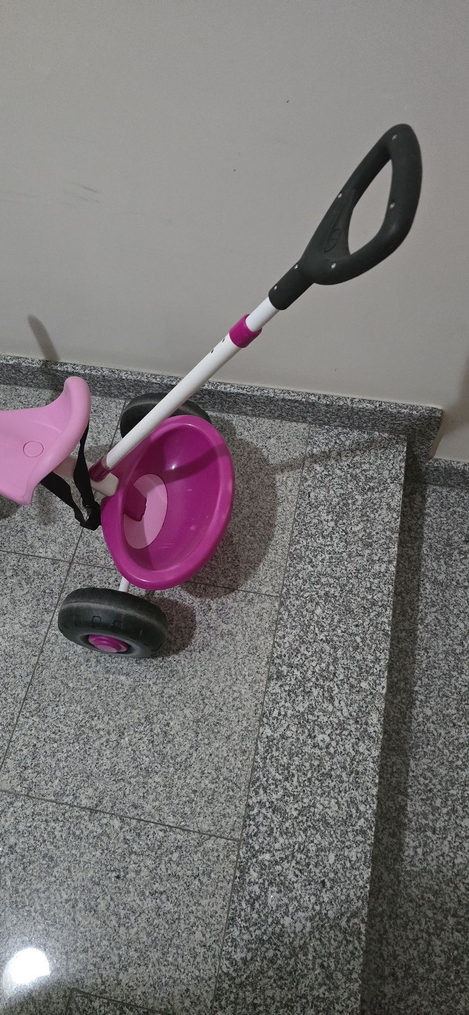 Triciclo menina em bom estado
