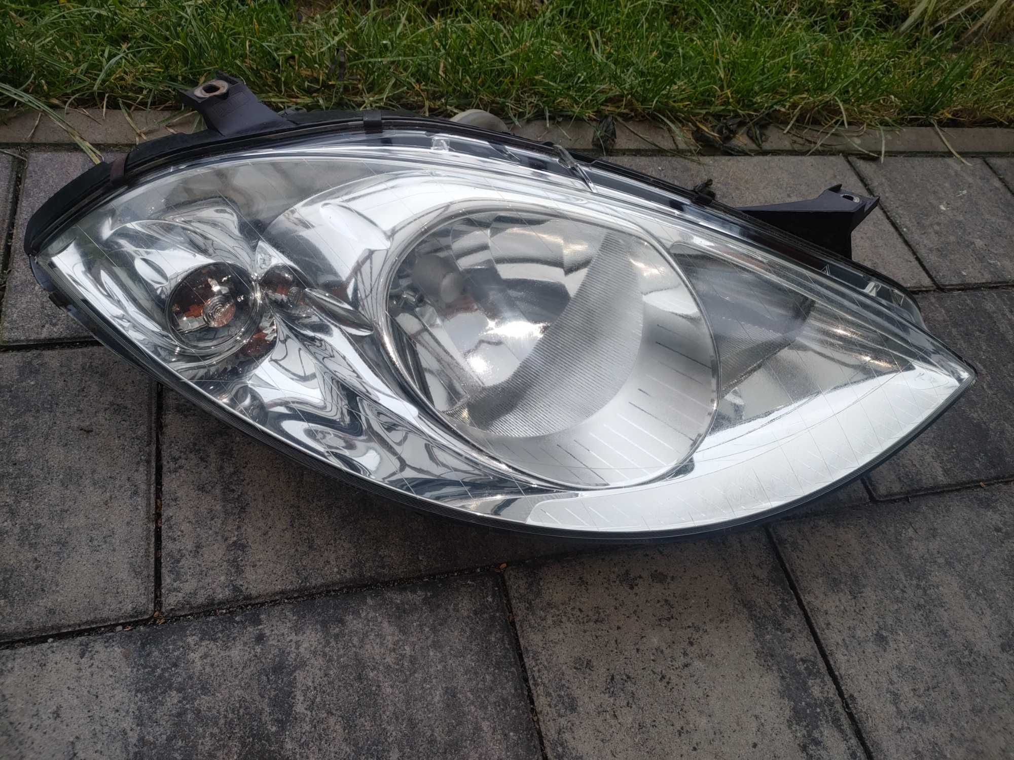 Mercedes A klasa W169 lampa prawy przód Europa