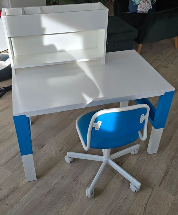 Biurko dla dziecka z nadstawka i krzesło komplet