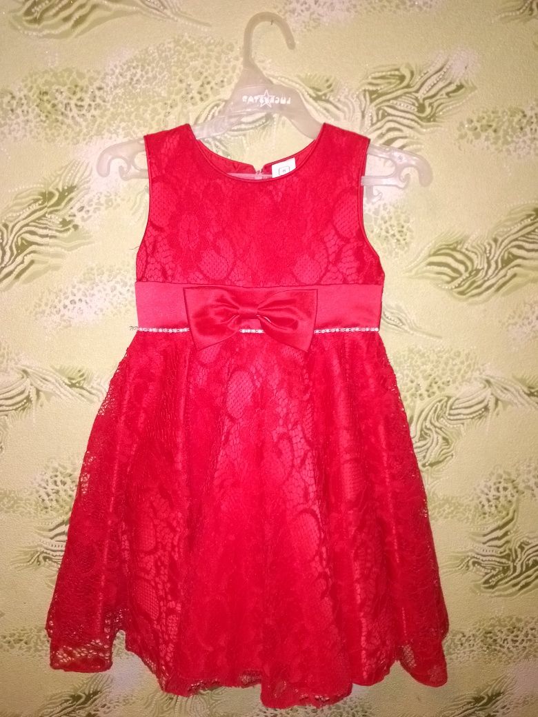 Нарядное платье на девочку 98-110