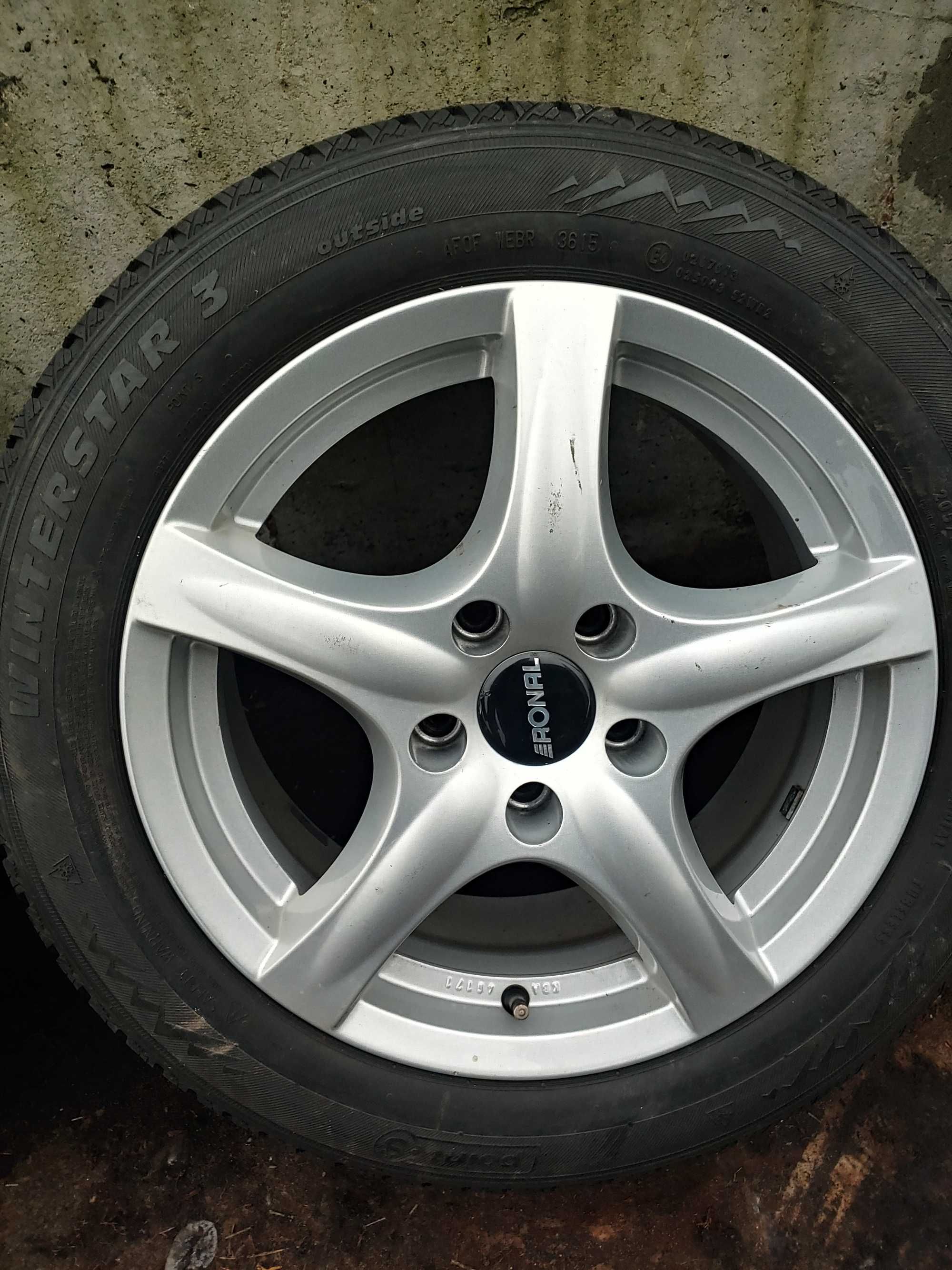 Felgi aluminiowe audi z oponami zimowymi 205 / 55 r16