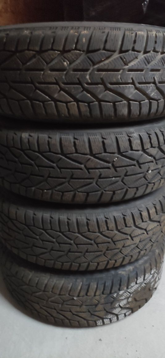Alufelgi z nowymi oponami zimowymi wzmacnianymi 215/65 r16