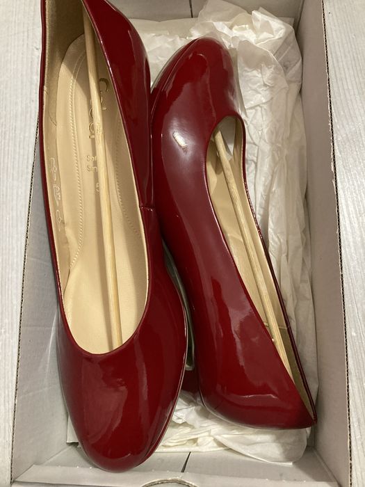 Buty czerwone, nowe
