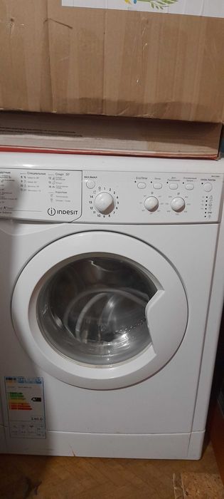 Стиральная машина InDeSiT 4кг