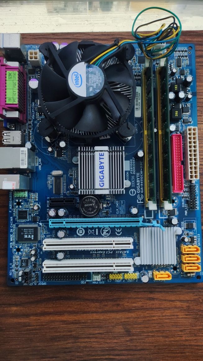 Материнка Gigabyte GA-945GCM-S2C LGA775 + Pentium E2160 + 4GB DDR2