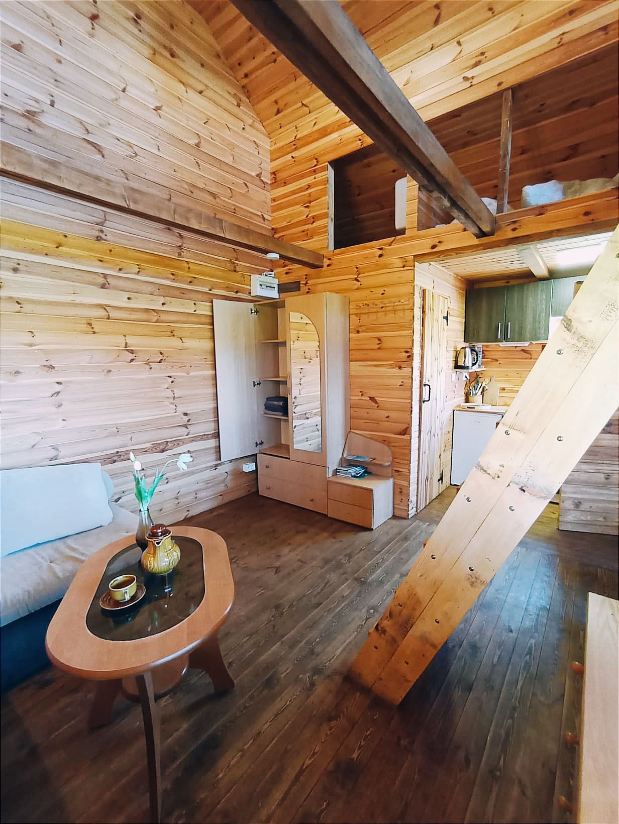Domek całoroczny drewniany. Sauna, jacuzzi, ognisko.