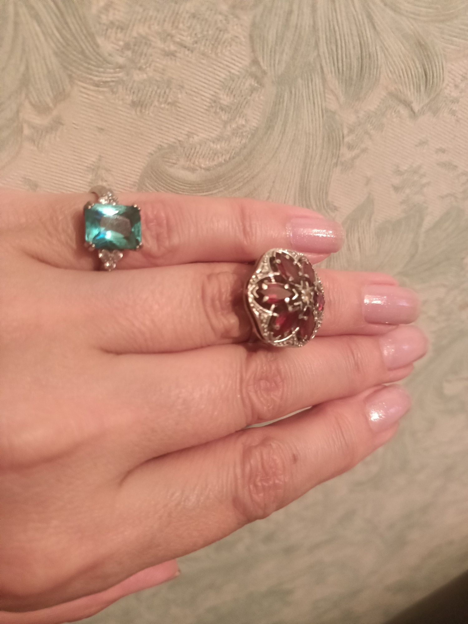 Серебряные кольца.