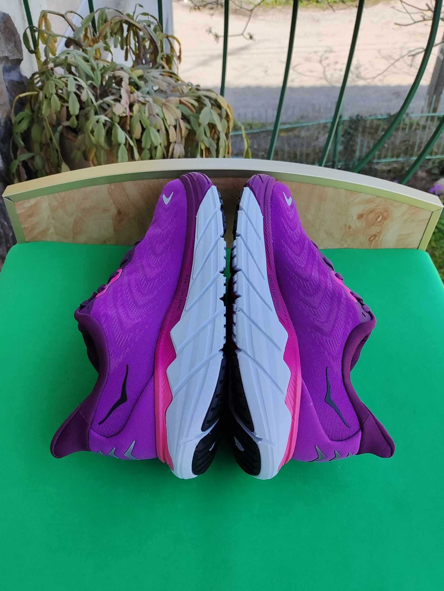 Hoka Arahi 6 Violet Кросівки 26 см.