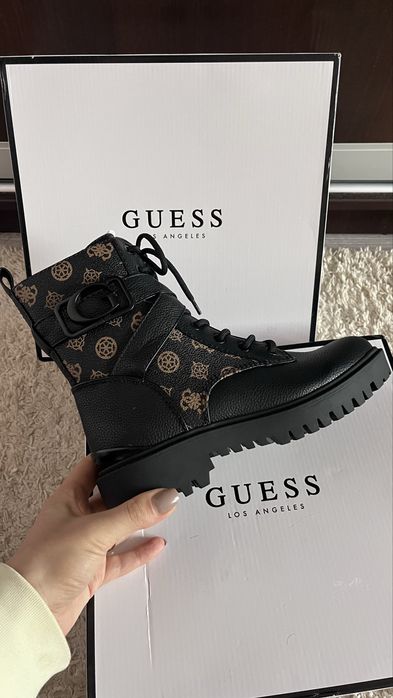 Черевики, ботинки жіночі Guess