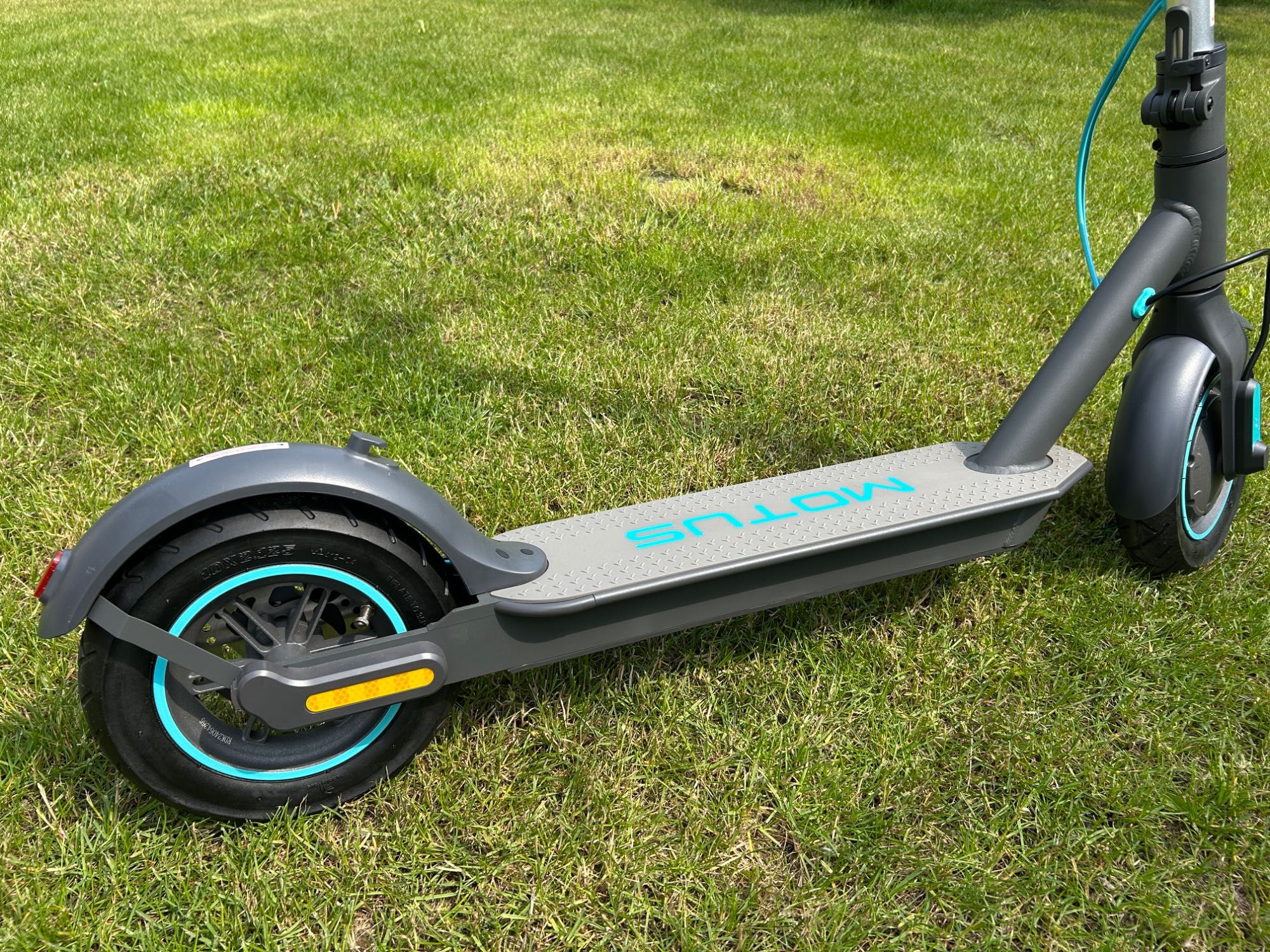 Hulajnoga elektryczna Motus Scooty 10 lite 2022