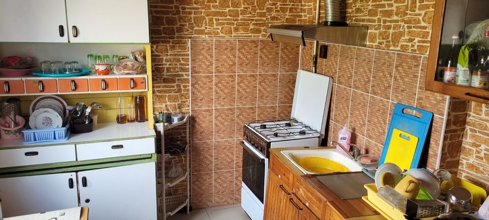 Задається кімната в приватному будинку для дівчаток.