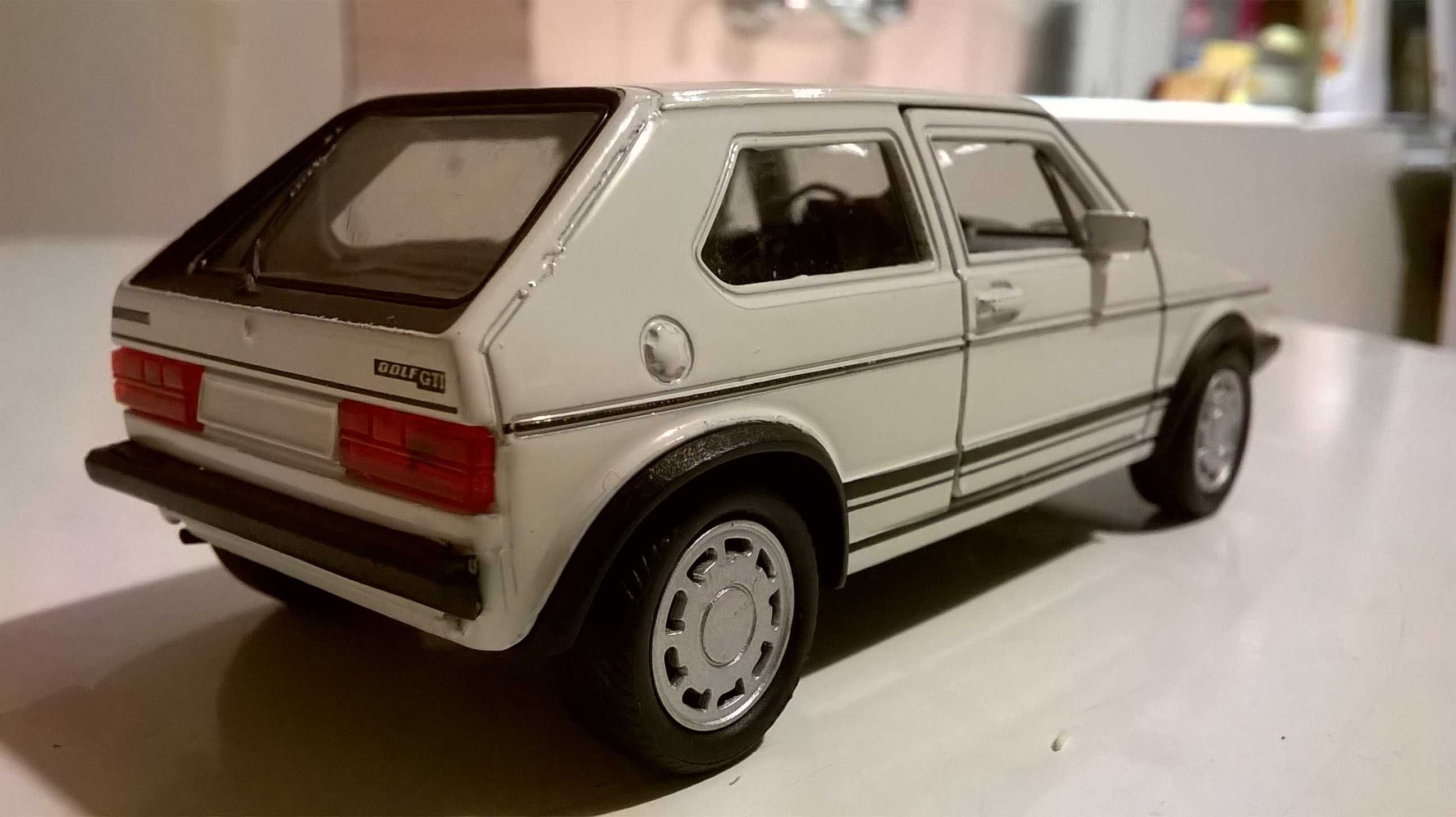 VW GOLF 1 GTI - model wersja sedan; skala 1:43; model metal.-plastik.