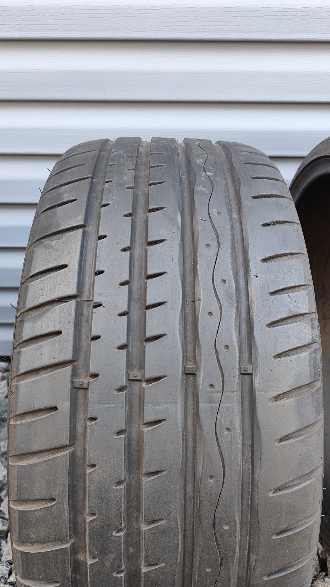 Шини Hankook літні 235/30 R20