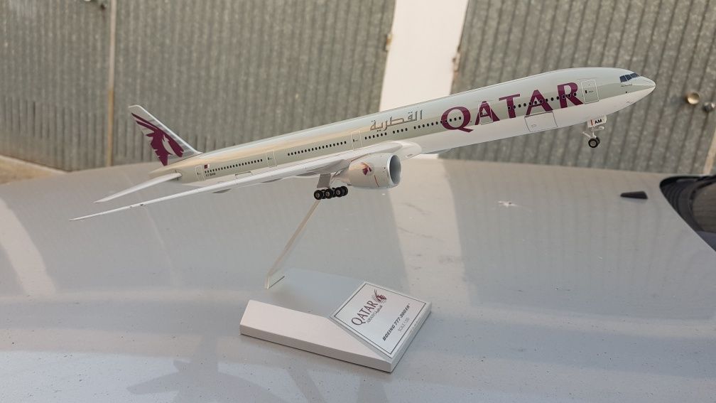 Avião de coleção Qatar 777-320er