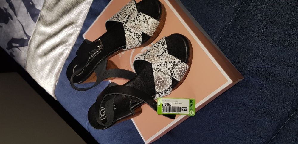 Sapatos novos lindos