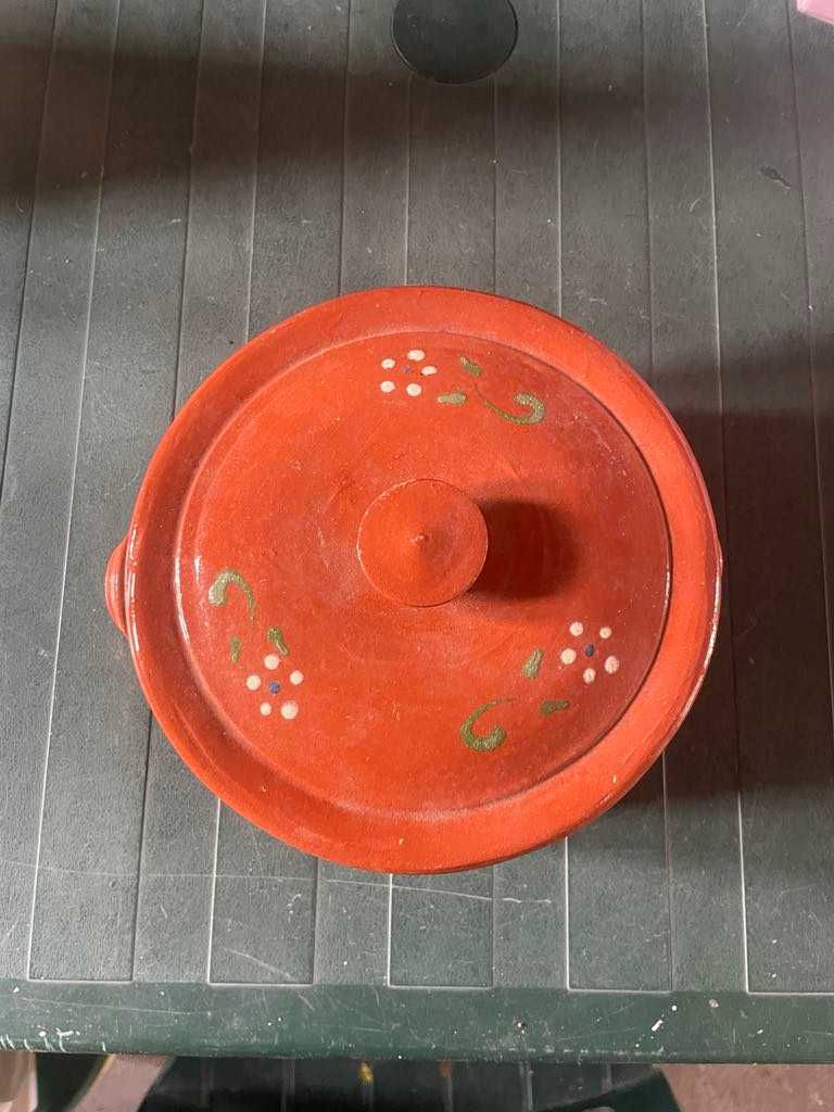 Taça em barro com tampa