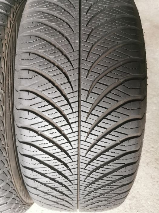 Komplet opon 215/55R17 94V Goodyear Vector4Seasons Gen-2 #