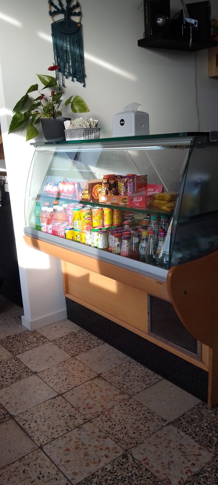 Vendo vitrine em bom estado!
