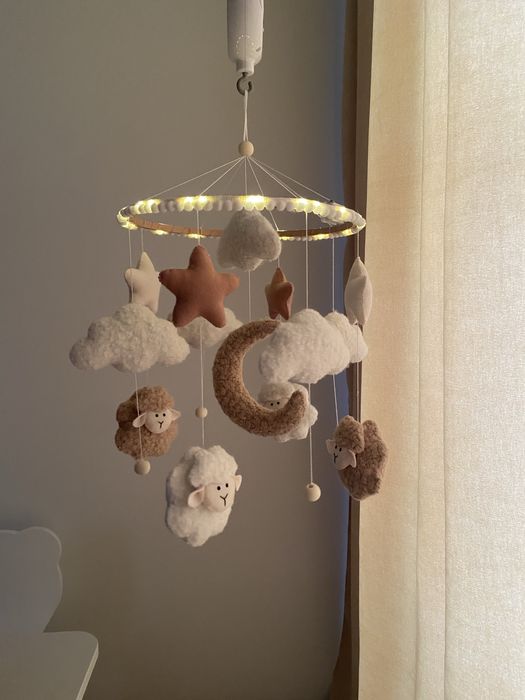 Мобіль в дитяче ліжечко