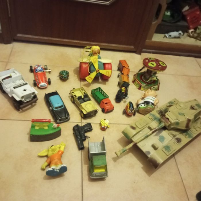 18 brinquedos antigos para restauro