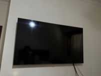 Smart tv Samsung + apoio para a parede