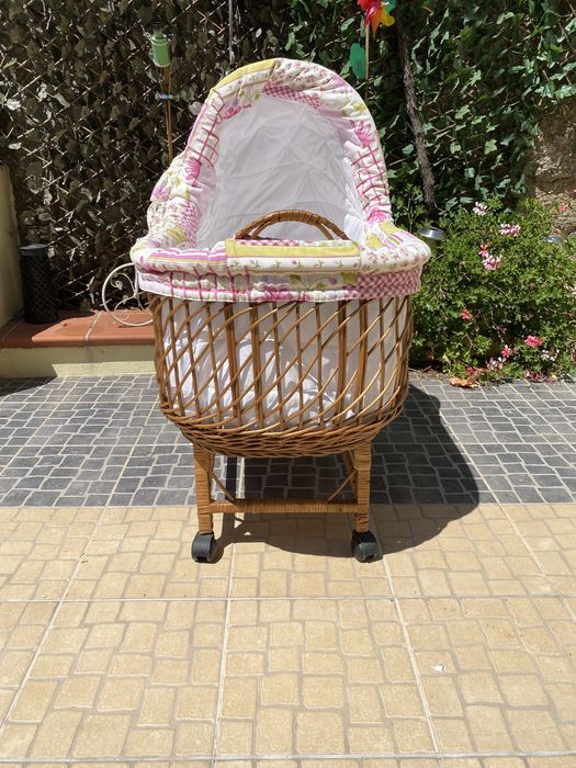 Berço de Verga com rodas feito artezanalmente