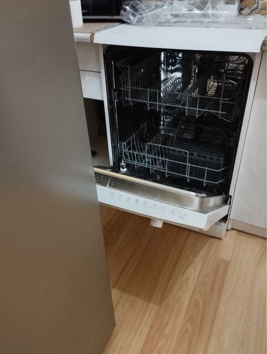 Посудомийна машина Electrolux