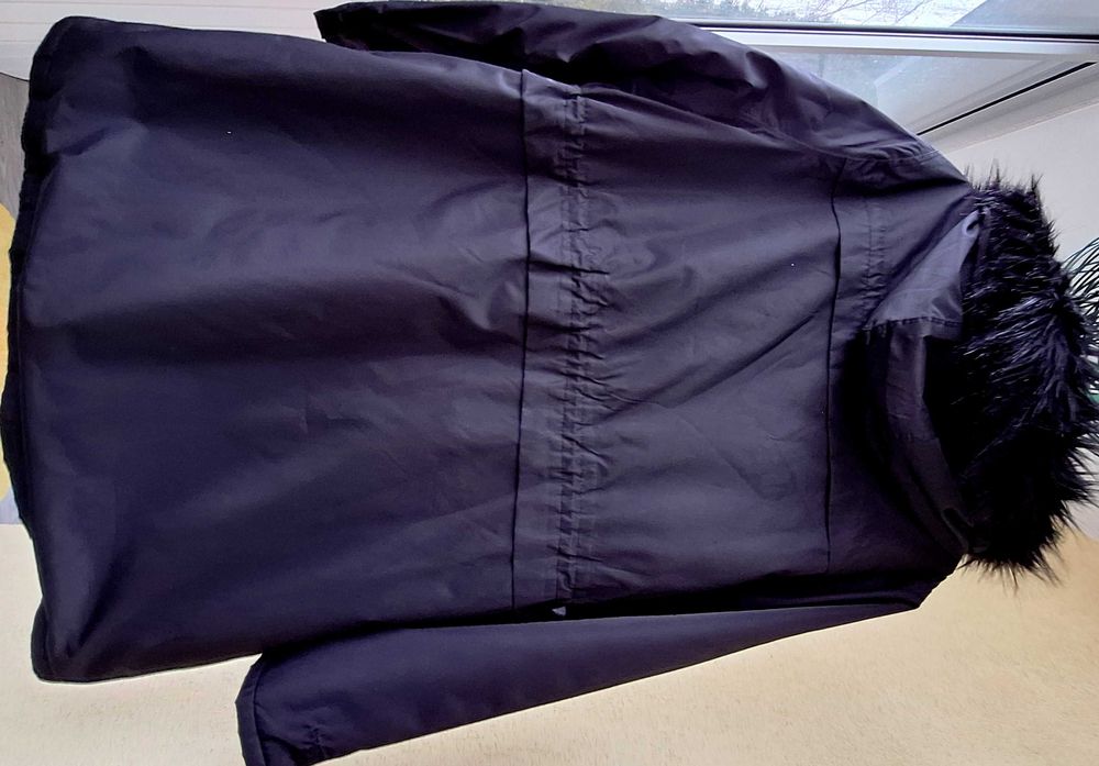 Czarna ocieplana kurtka zimowa z kapturem Regatta