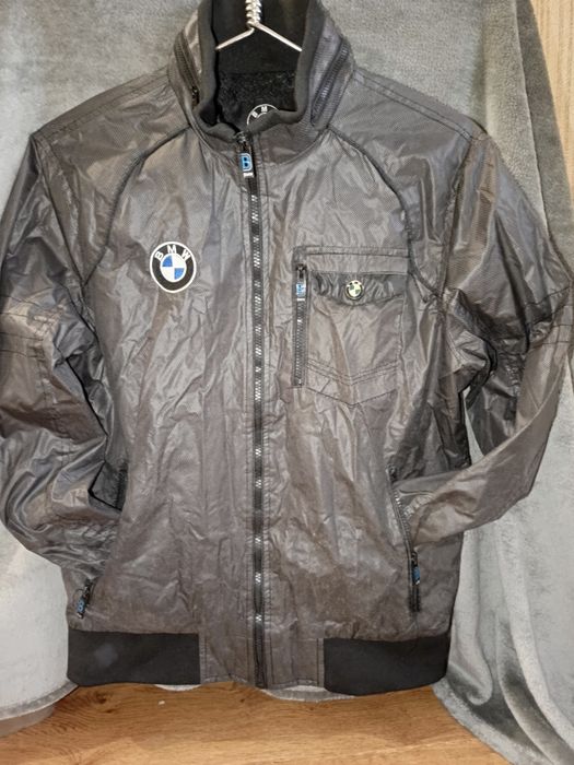 Куртка BMW в дуже гарному стані.Чорно-сірого кольору.