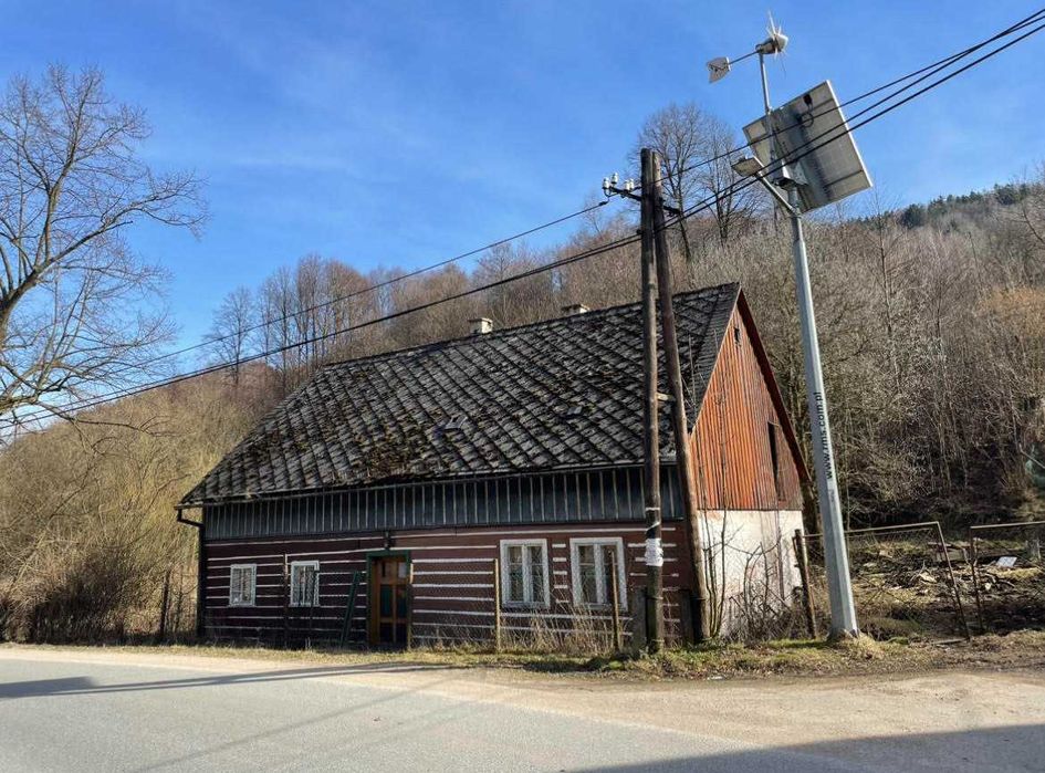 Nowa Bystrzyca - Działka z drewnianym domkiem do odnowienia.